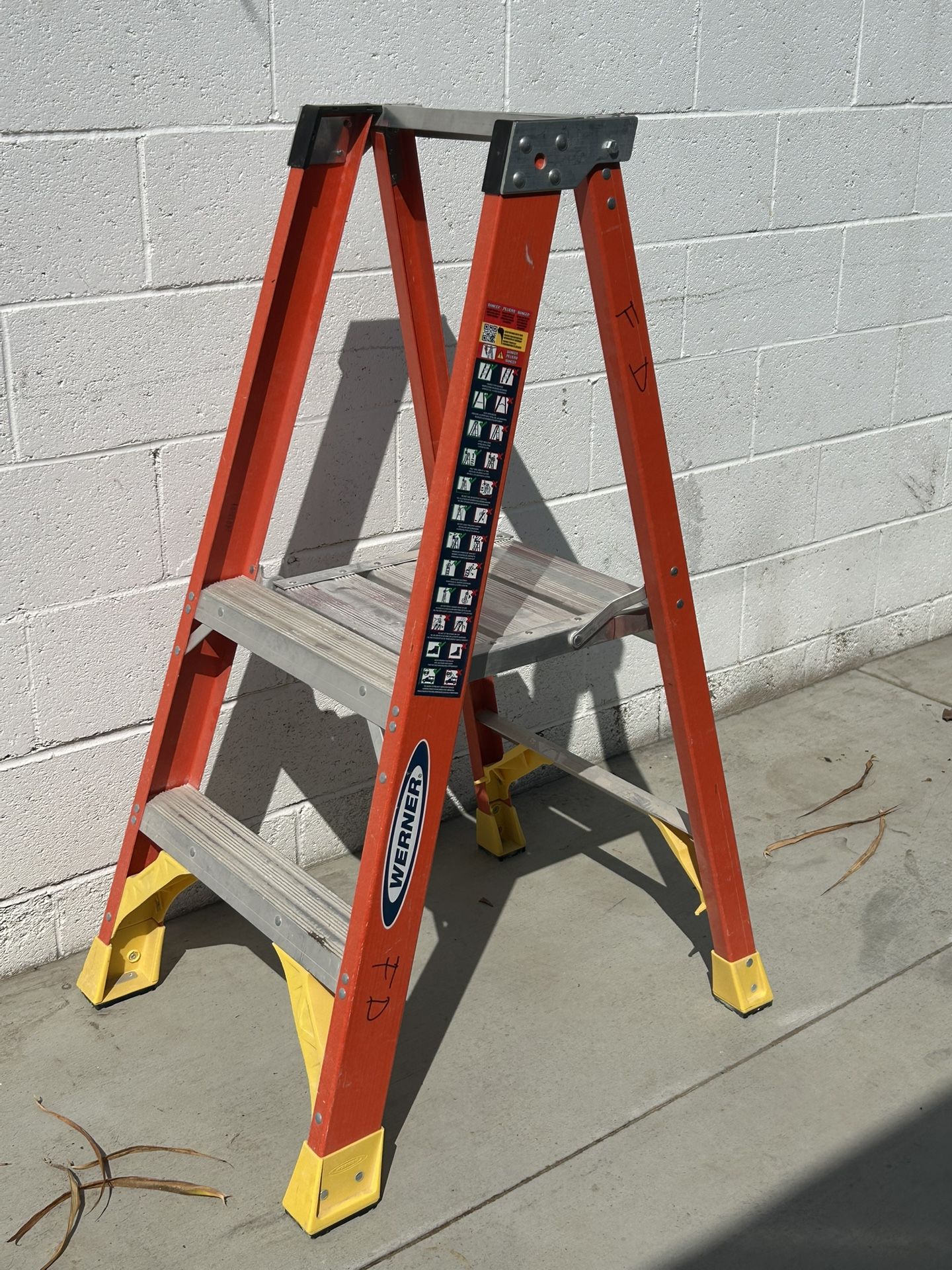 4ft Platform Jobsite Ladder OSHA Approved