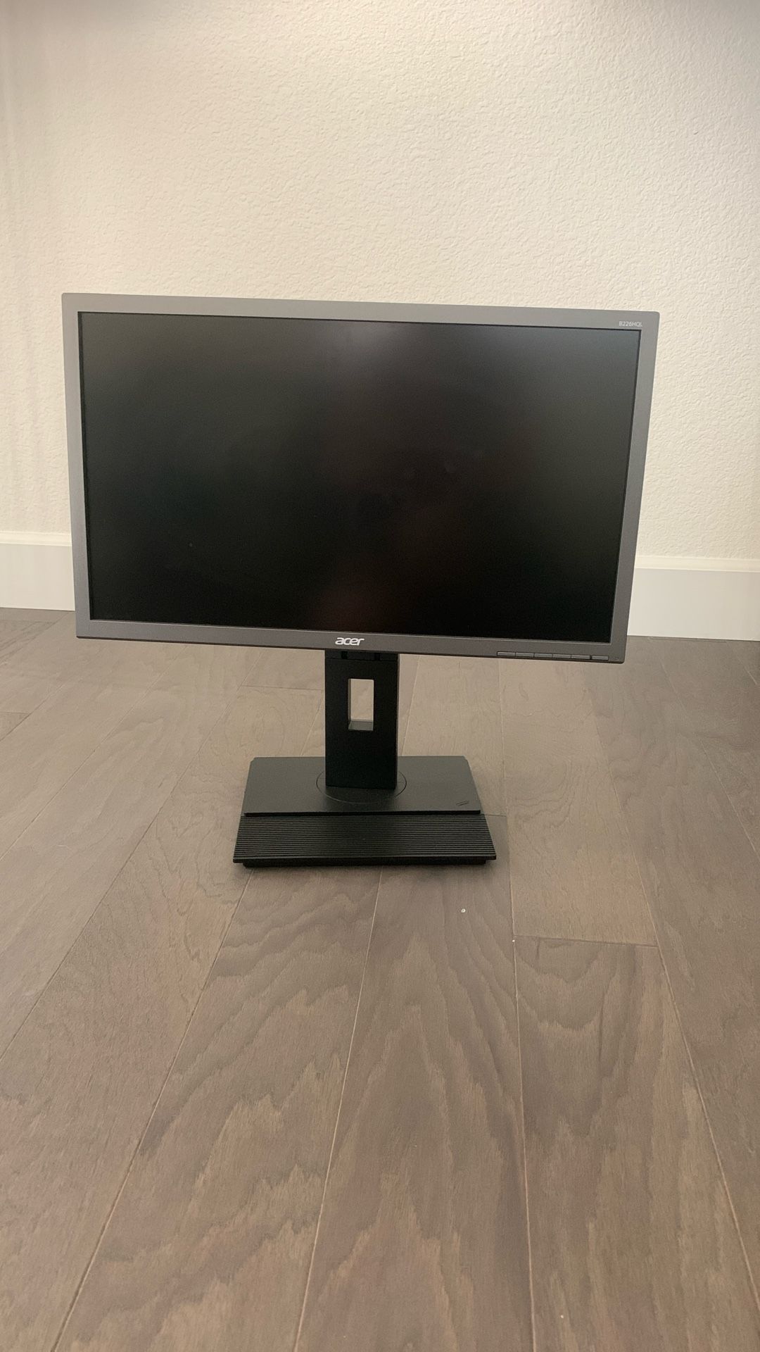Computer Monitor, Excellent Condition $25 Ea or Best Offer