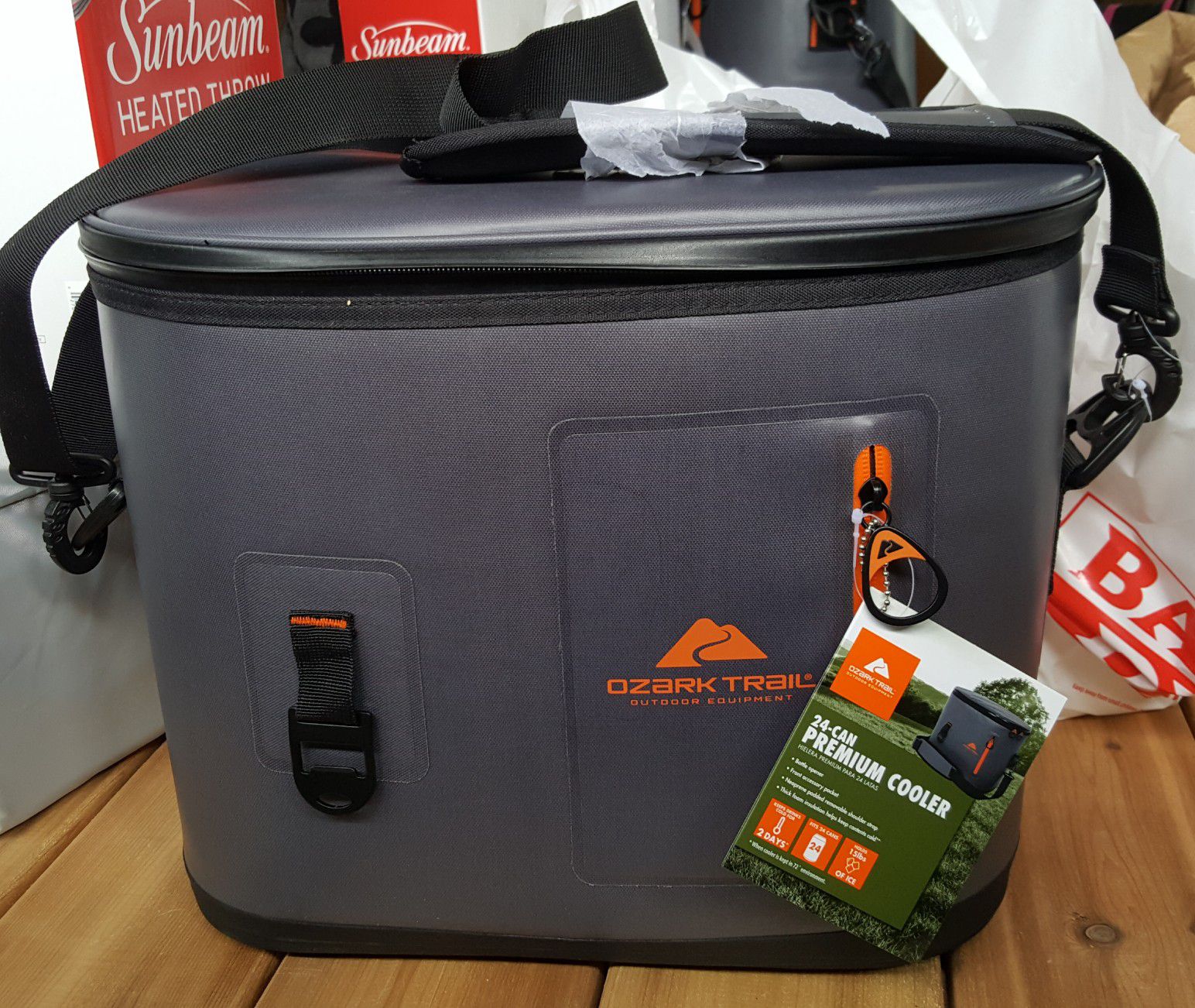 OZARK TRAIL 24 CAN COOLER for Sale in Marysville, WA - OfferUp