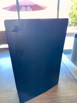 PlayStation 5 Console Disc Edition with No controllers