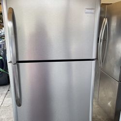 Frigidaire Top -Freezer Refrigerator 