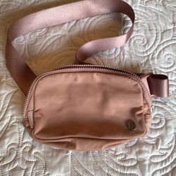 Lululemon Everywhere Belt Bag/Pink Pastel