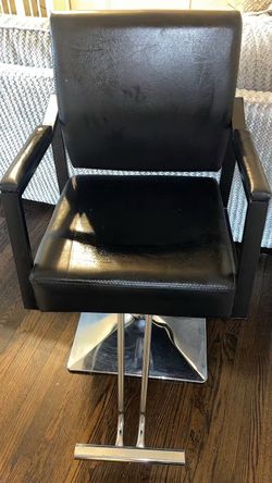 Salon chair