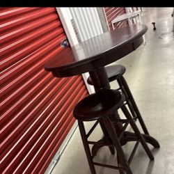 LIKE NEW HIGH TOP BAR TABLE WITH TWO STOOL