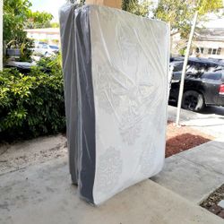 NEW QUEEN-SIZE MATTRESS AND BOX SPRING