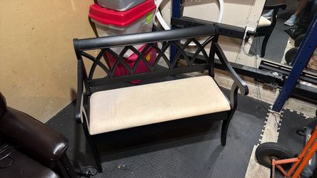 Foyer bench with storage