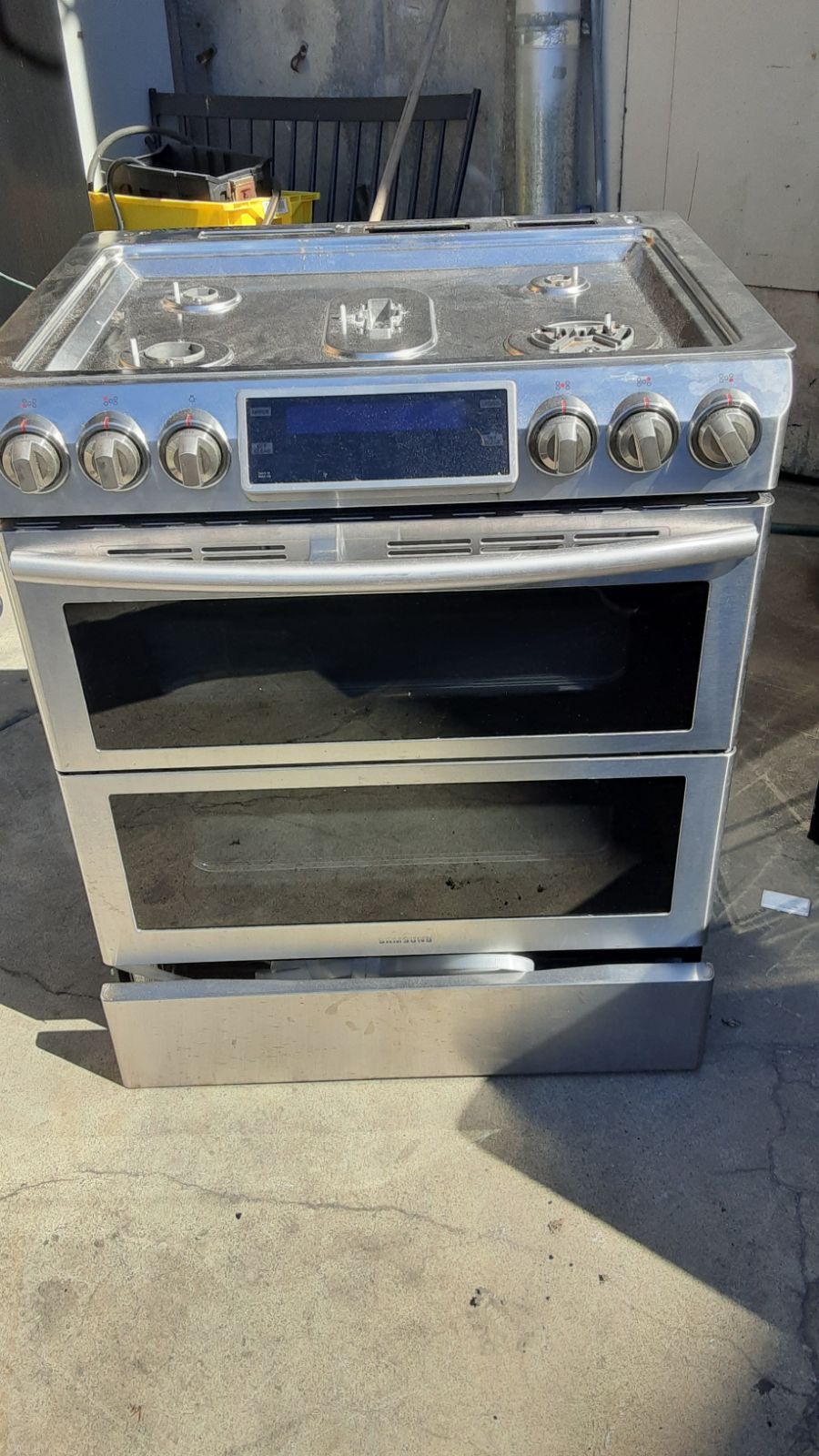 Samsung Stove In Good Condition