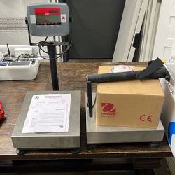 OHAUS Defender 3000 Scale