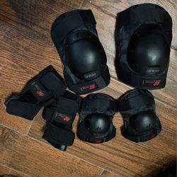 Wrist guards/elbow pads/knee pads