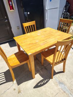 Wooden dining table 48inches long 36 inches wide 34binches tall