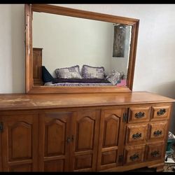 Solid Wood Triple Dresser w/ Detachable Mirror – Great Condition – Delivery Available