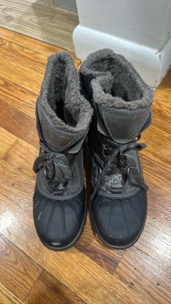 Snow boots