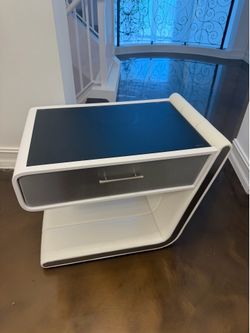 2 Modern Nightstands