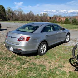 2015 Ford Taurus SEL FWD