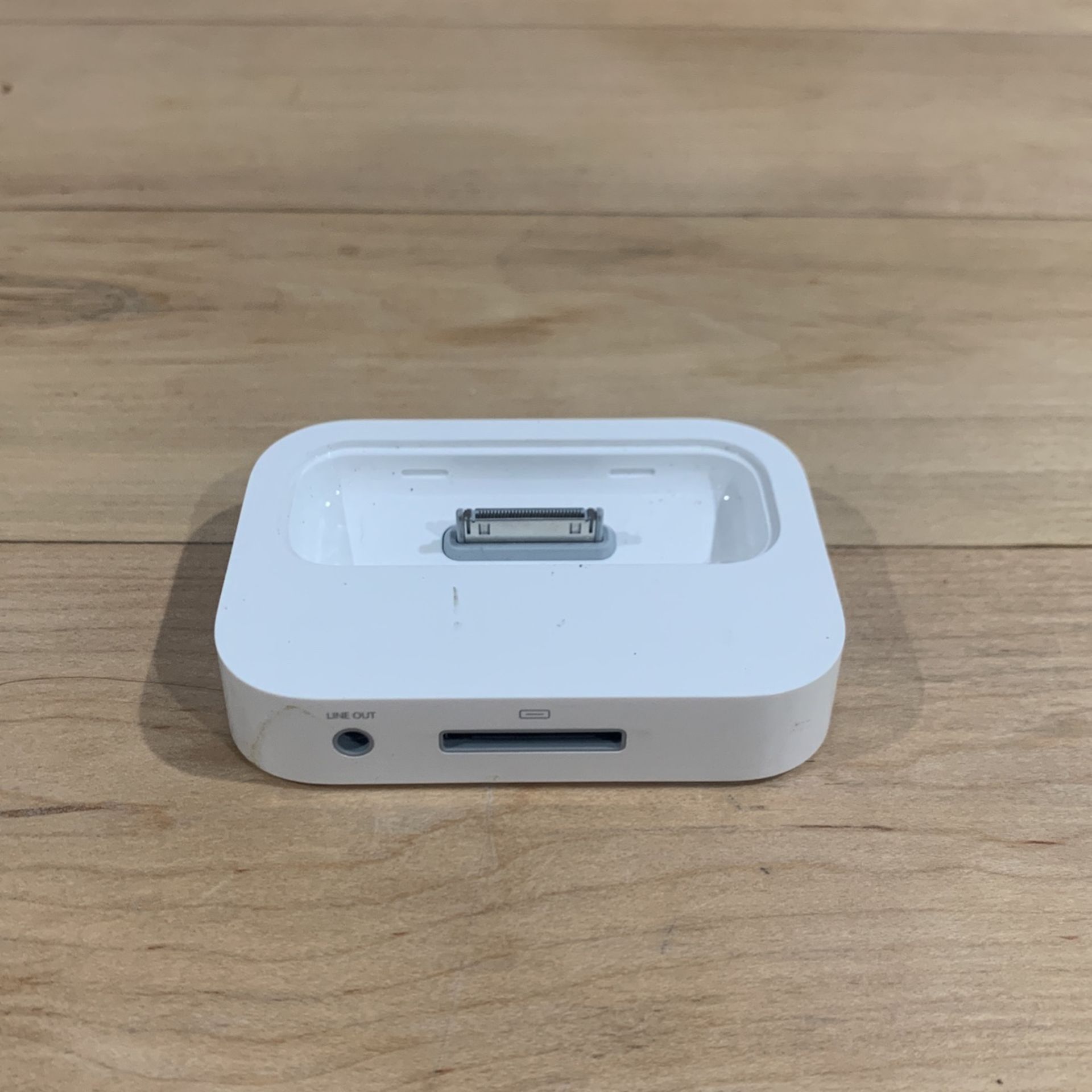 Stand And Charger For an iPhone 3,4, I Touch, Regular Ipod, And Apple Nan