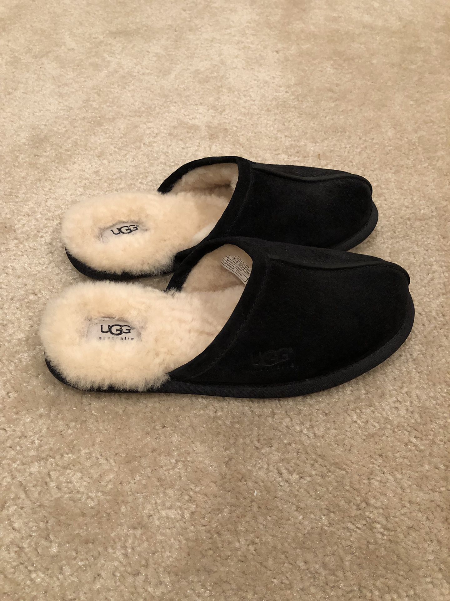 Men’s UGG slipper - size 8