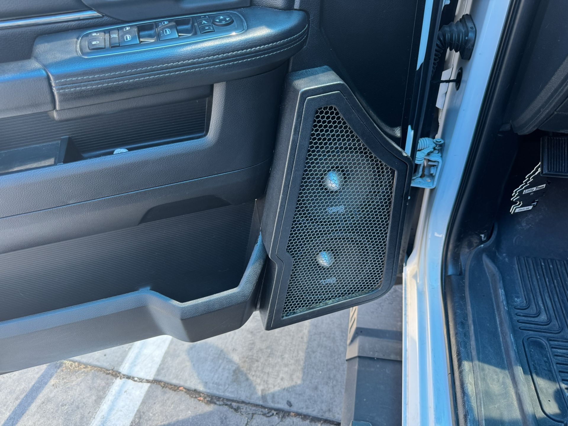 2015 Dodge Ram Amp/speakers/subs