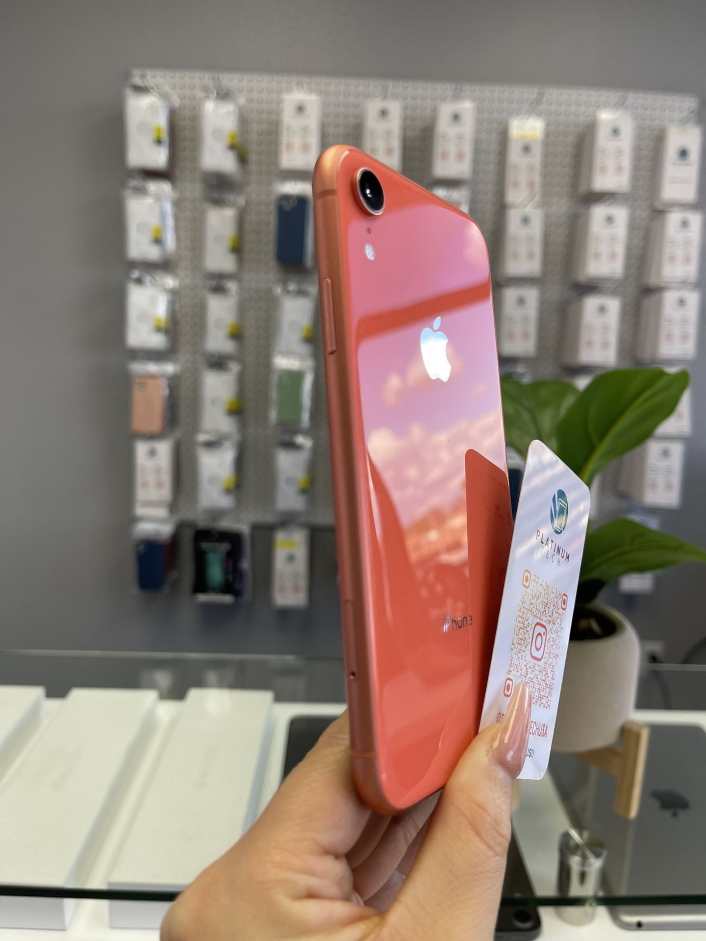 On Sale !!! iPhone XR Unlocked 128Gb Coral Color AirPods For Free !!