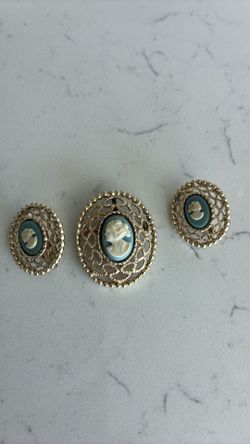 Vintage brooch and clip on earrings