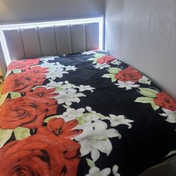 ✨ LED Bedroom Set – Queen Size – Like New! ✨ USB + Plug-In Ports • Mattress & Box Spring Included • Must Go ASAP