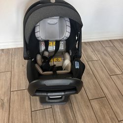 Graco  Infant Car Seat – Excellent Condition