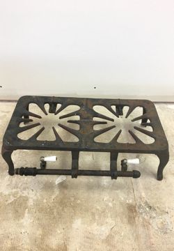 Antique cast iron burner with porcelain gas valve knobs
