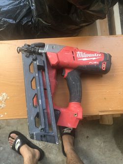 Milwaukee 16 Ga Angled Nailer (Tool Only)
