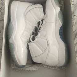 Jordan 11 “Colombia” Size 10