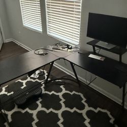 L-shaped Desk Table Excellent Condition 