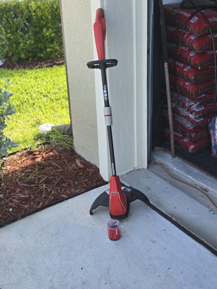 Homeslite. Weed Wacker/ Edger With 2 More Lines N Spool