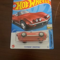 Hot Wheels '72 Stingray Convertible 