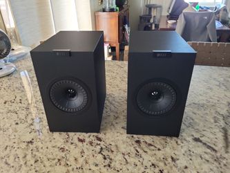 KEF bookshelf speakers Q150