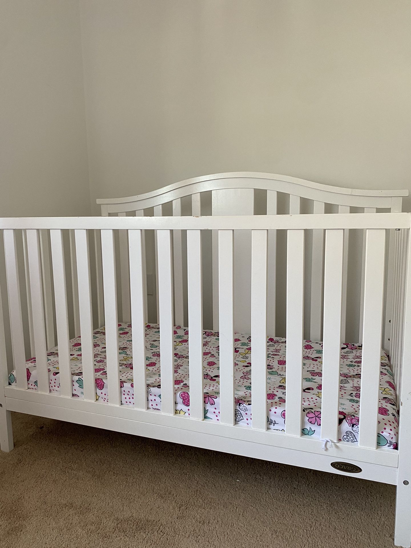 Graco White Baby Crib