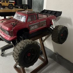 Arrma Outcast 8s