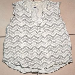 Universal Thread Women’s Sleeveless V-Neck Chevron Top - Size Large - White/Black