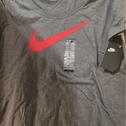 womens nike shirt