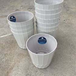 8.4 in. Concord Medium White Plastic Planter (8.4 in. L x 8.4 in. W x 8.3 in. H) with Attached Saucer