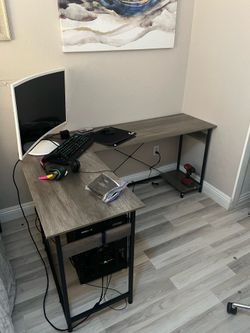 L desk with power outlet