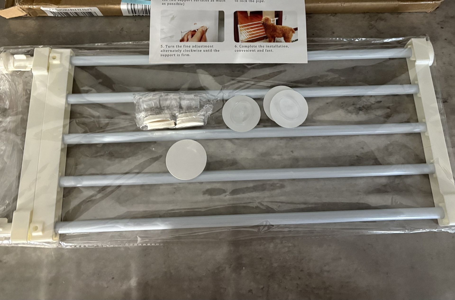 Small Expandable Dog Gate 22-39”x9.4