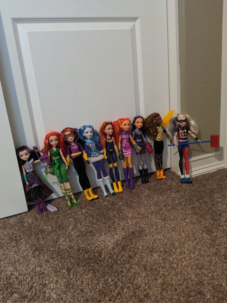 10 DC Super Hero Girls dolls