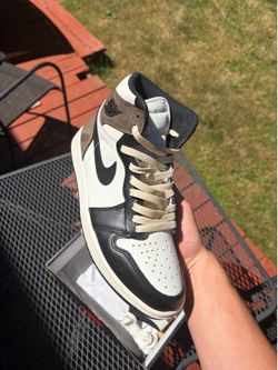Jordan 1 Mocha Size 8