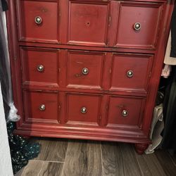 Vintage 3 drawer dresser