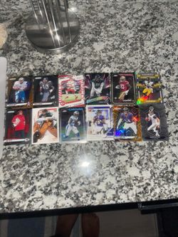* Warren Moon * Brian Jordan * Patrick Mahomes * Johnny Wilson * Jauan Jennings * Russell Wilson * Andy Reid * A goalie card (hard to identify) * Dway