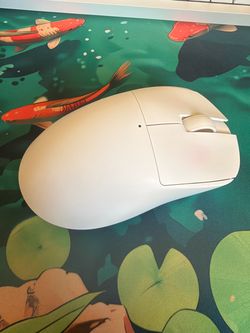 White Wireless Computer Mouse