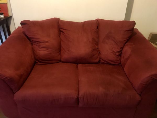 Jennifer Convertibles Darcy Love Seat Red Furniture In Brooklyn Jennifer Convertibles Darcy Love Seat Red Furniture In Brooklyn Ny Offerup