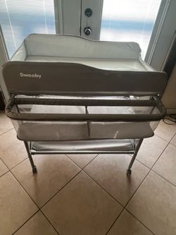 Portable baby changing table