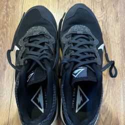 Nike Trail Shoes Size 8
