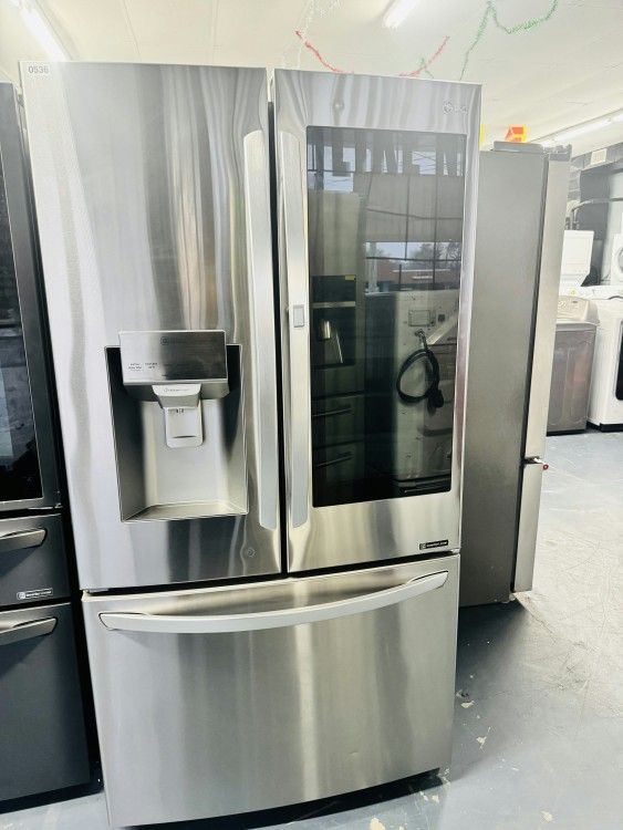 LG Refrigerator Fridge Including Warranty! Icemaker inside