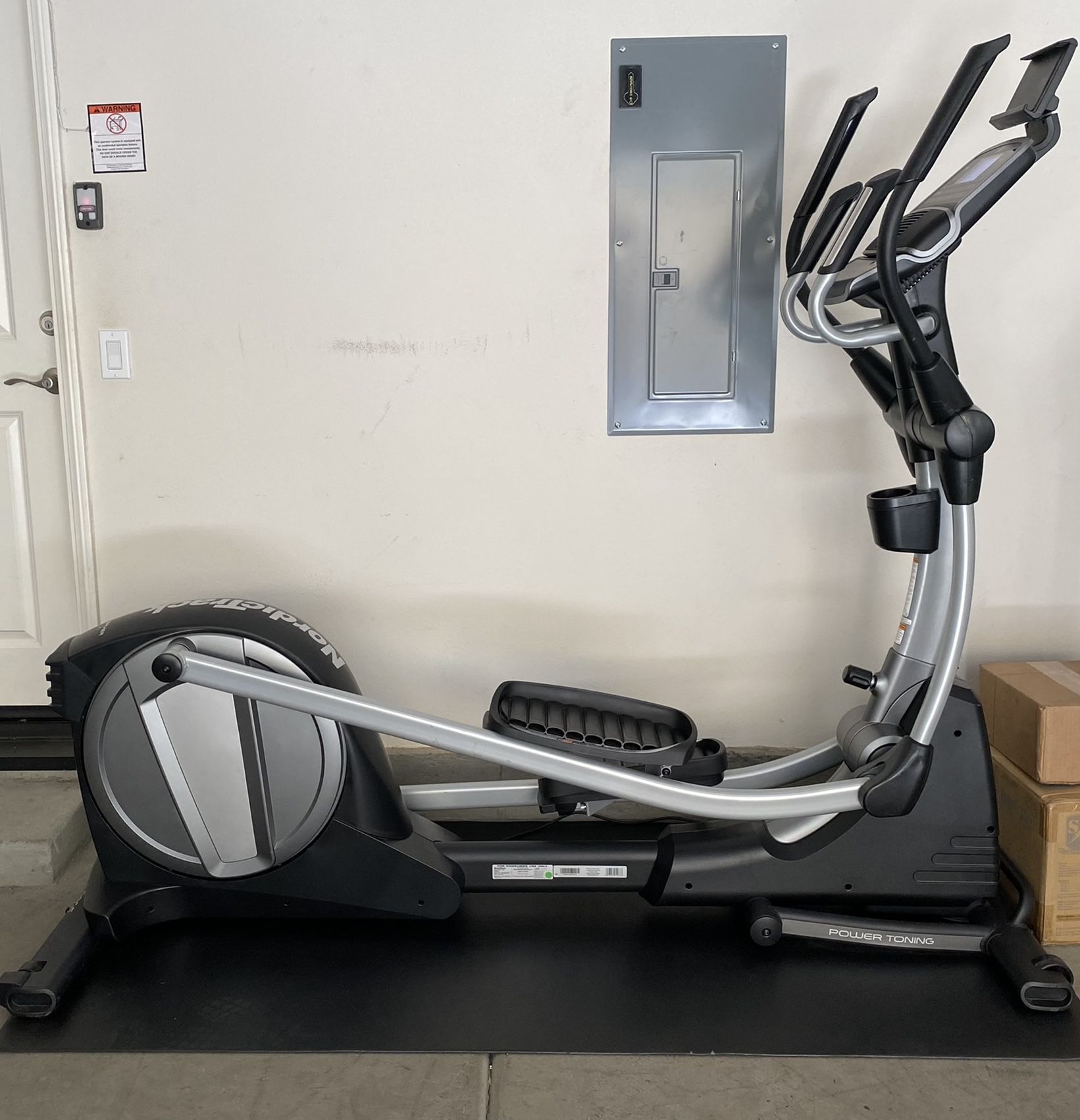 NordicTrack SpaceSaver SE7i Rear Drive Smart Elliptical - Excellent Condition!