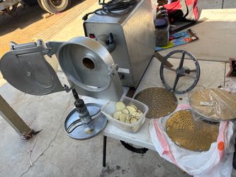 Cheese shredded  and  vegetables sliced